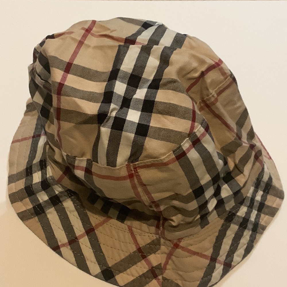 Burberry bucket hat